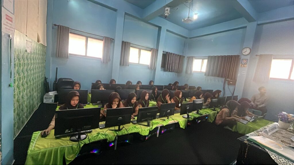 Pemilihan Umum Osim Putri Di MTs Miftahul Ulum 2